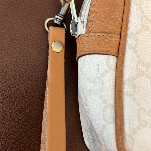 Gucci plus wristlet in creamy white - Picture 5 of 11